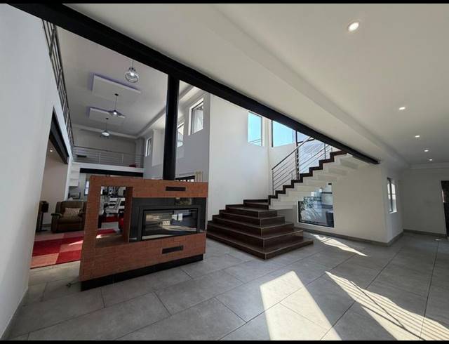 6 BEDROOM HOUSE FOR SALE IN BLUE VALLEY GOLF ESTATE